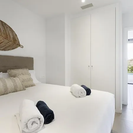 Apartment Premium Garden With Private Pool In Higueron